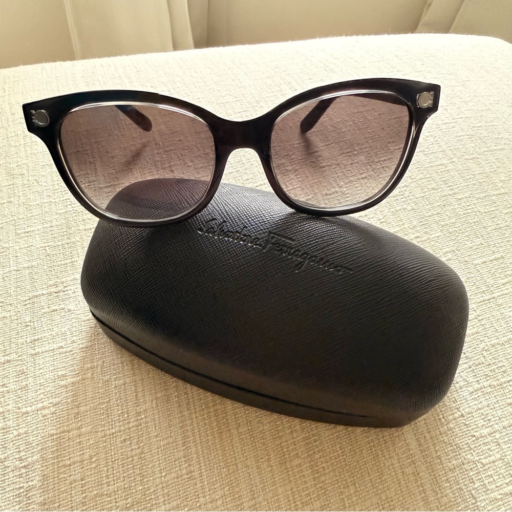 Salvatore Ferragamo Black Sunglasses Cat-Eye Gradient